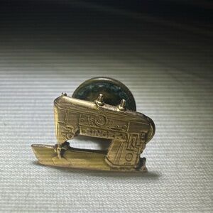 Vintage Singer Sewing Machine Pin – 10K Gold, 2g